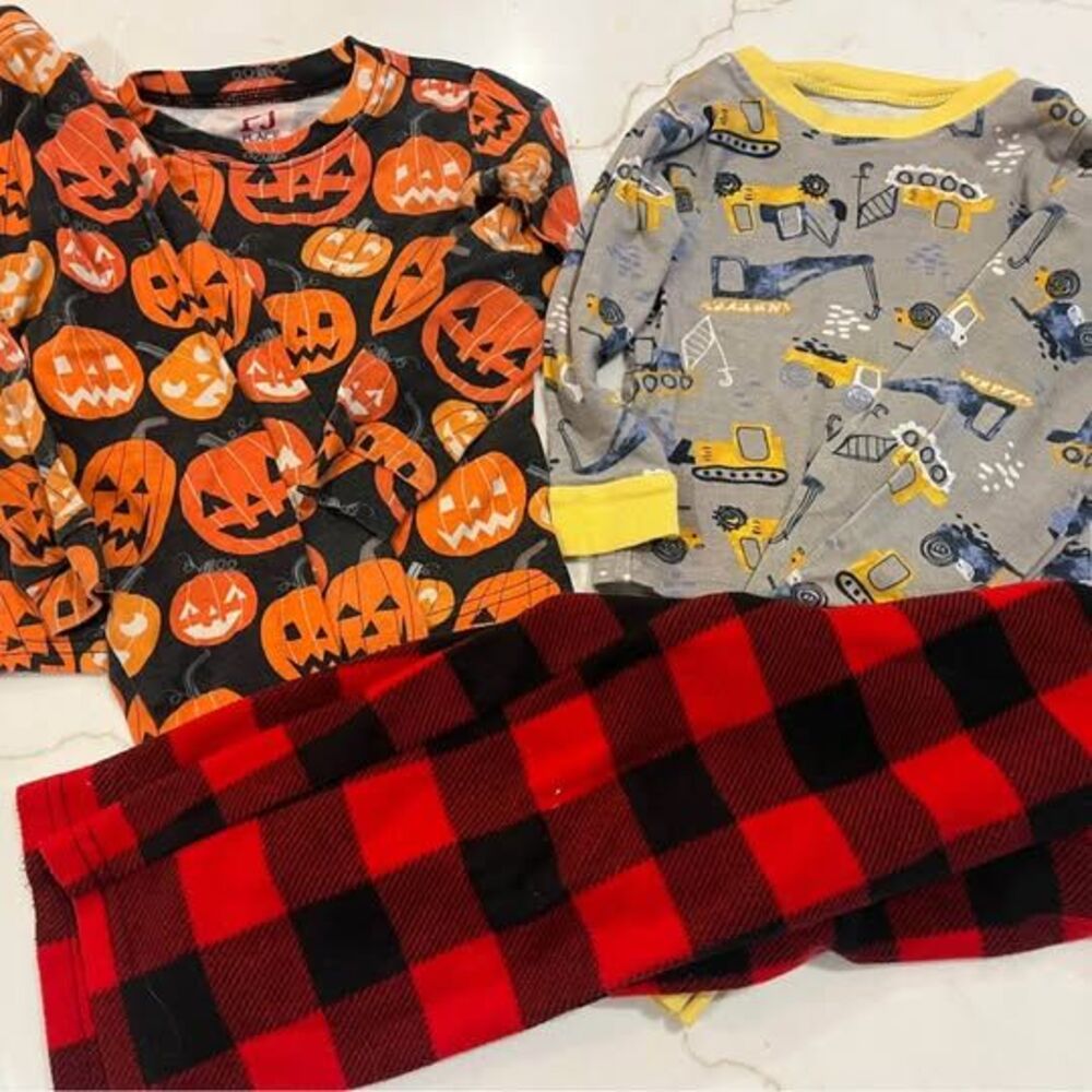 Boys 2T Pajamas Lot 5 Pc Halloween Glow Construction Trucks Fleece Plaid